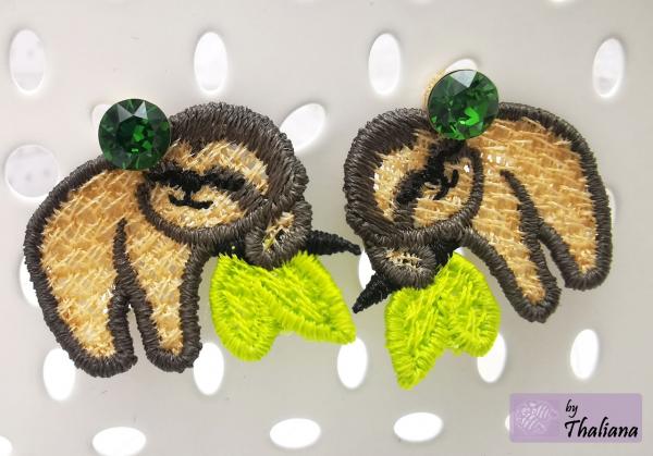 Preview: fAuLtIeRe Ohrstecker mit Faultieren superleicht grün