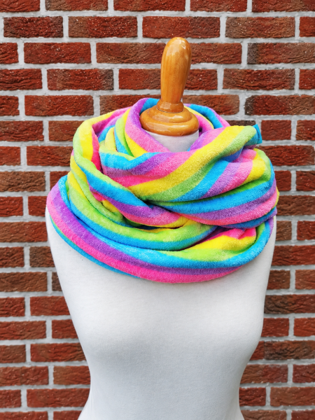 Preview: farbenfroher Regenbogen Loop-Schal