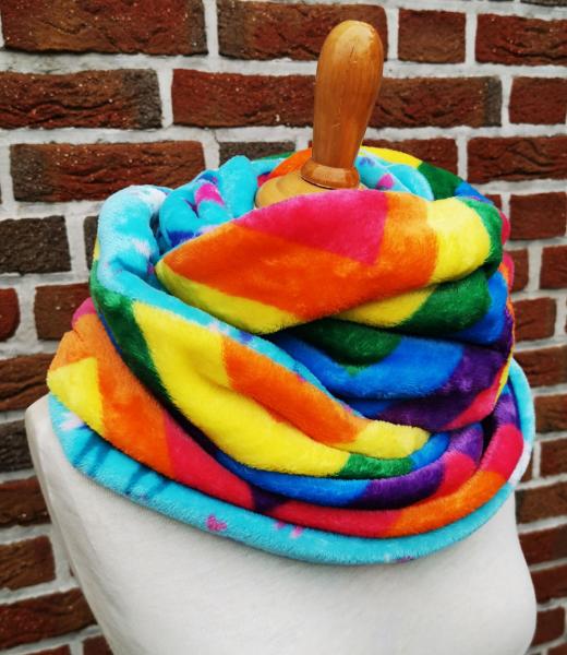 Preview: farbenfroher Regenbogen Loop-Schal
