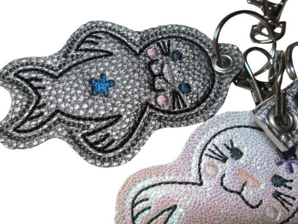 Preview: Seehund-Robbe Schlüsselanhänger mit Regenbogen