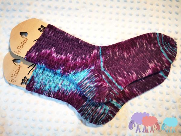 Preview: Socken 42/43 UNIKAT handgestrickt strapazierfähig weich waschbar lila türkis