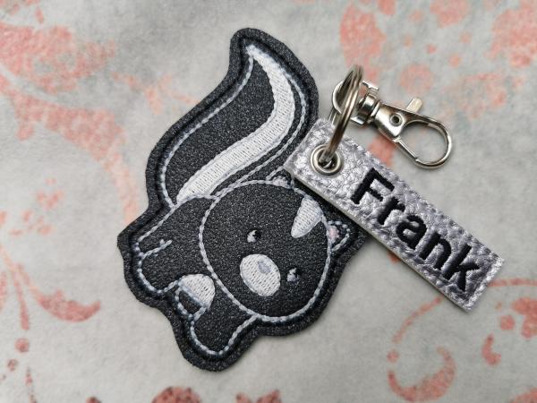 Preview: STINKTIER Anhänger personalisierbar mit Name Skunk