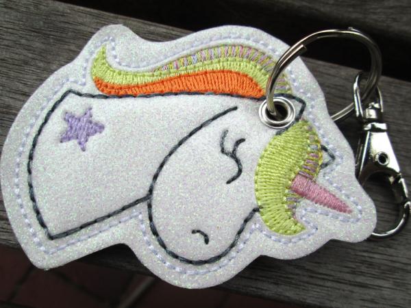 Preview: Schlüsselanhänger Regenbogen-Einhorn mit Namen personalisiert