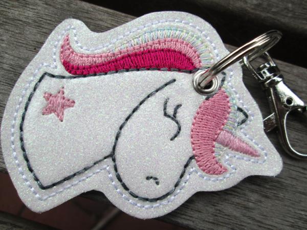 Preview: Schlüsselanhänger Regenbogen-Einhorn mit Namen personalisiert