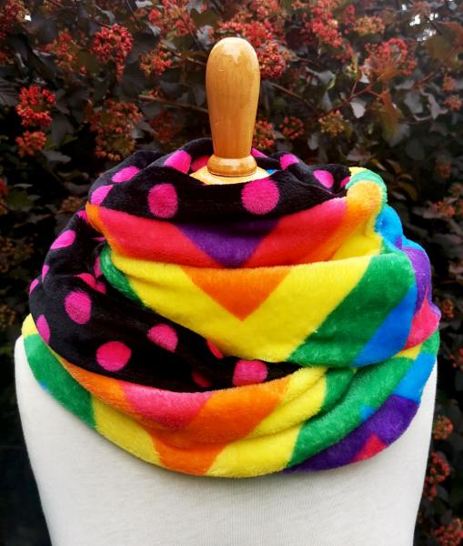 Preview: farbenfroher Regenbogen Loop-Schal