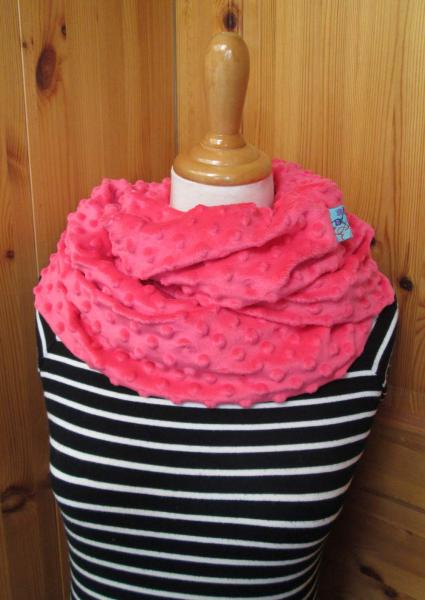 Preview: erdbeerfarbene Punkte Loop kuscheliger Loopschal pink rot