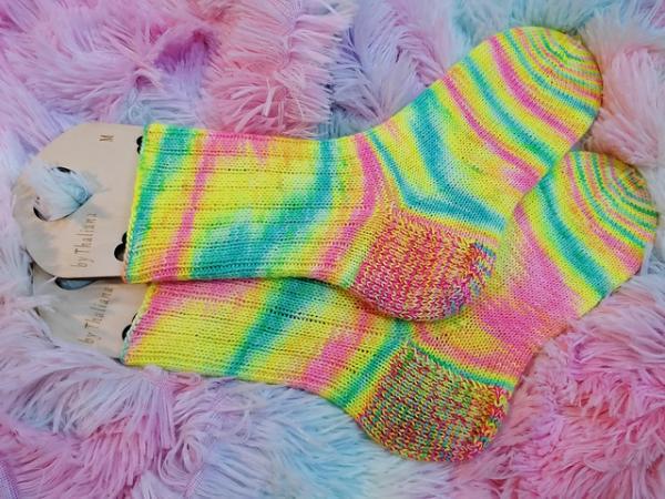 Preview: Socken 39 UNIKAT handgestrickt megakuschelig weich waschbar knallbunt neon