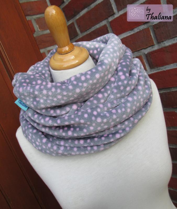 PUENKTCHEN-hellgraür-Loop-mit-Punkten-Loopschal