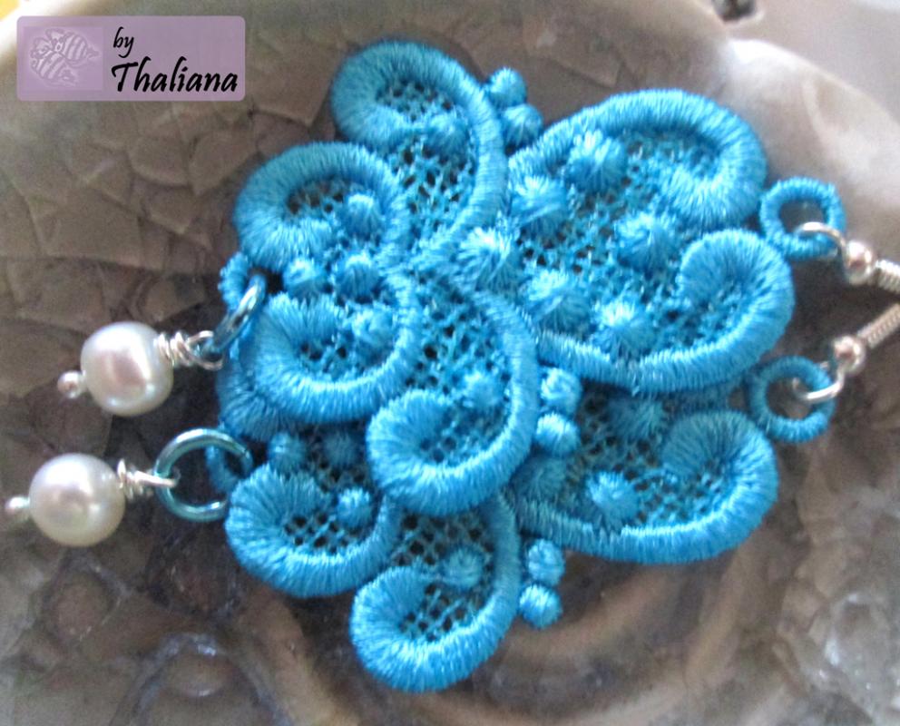 FAIRYTALE romantische Ohrringe leicht FSL gestickt türkis mit echten Perlen