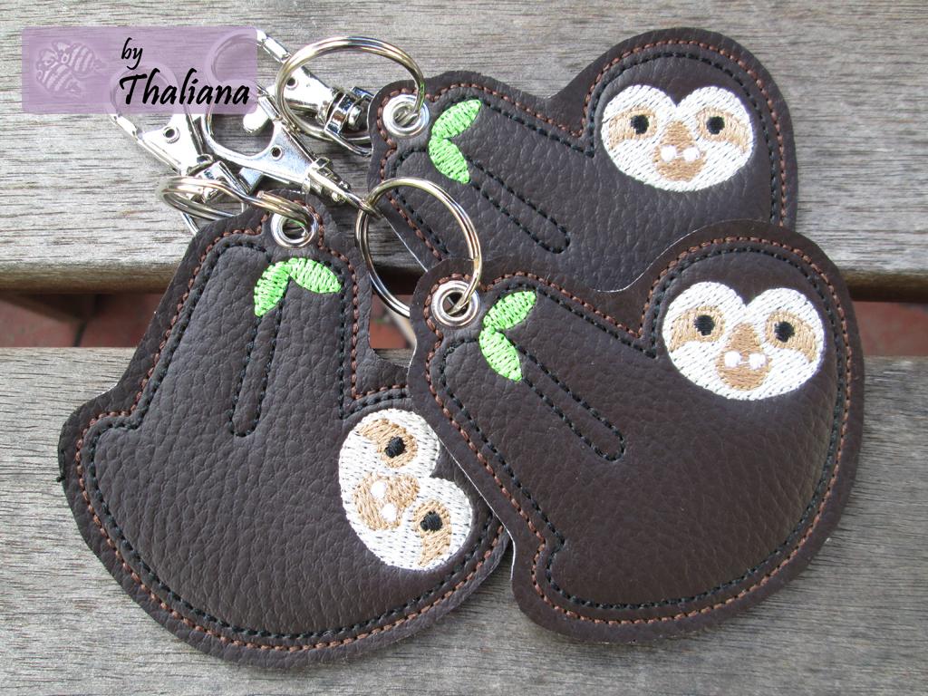 Faultier-Schlüsselanhänger aus Kunstleder