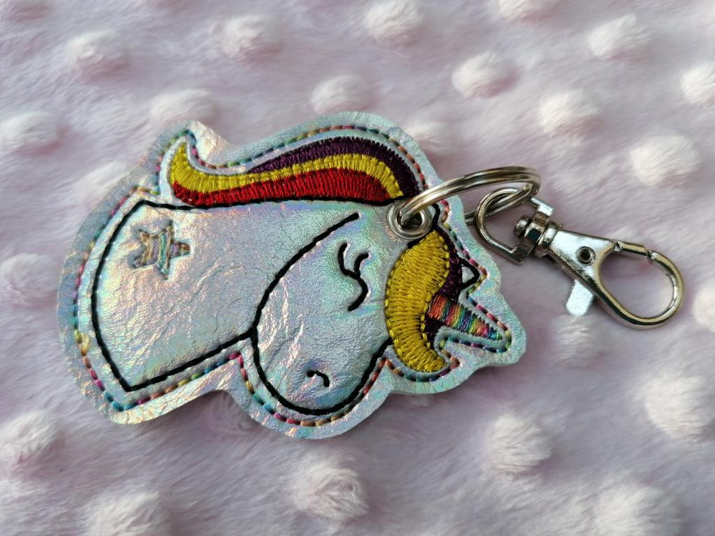 personalisierbarer-Anhänger-rainbow-Einhorn-Name