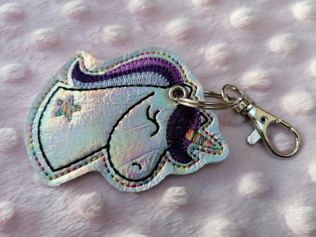 personalisierbarer-Anhänger-rainbow-Einhorn-Name