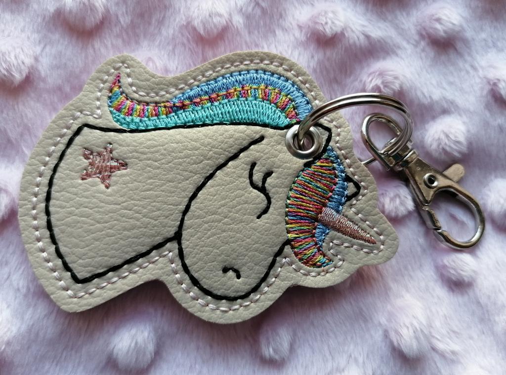 personalisierbarer-Anhänger-rainbow-Einhorn-Name