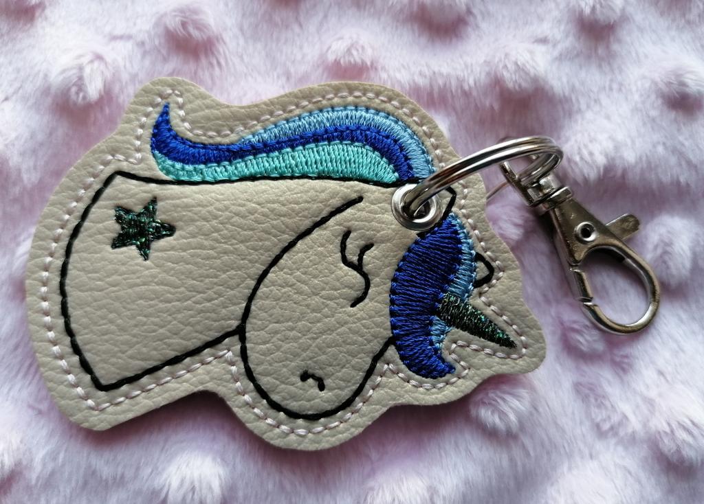 personalisierbarer-Anhänger-rainbow-Einhorn-Name