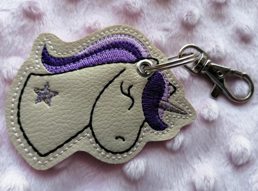 personalisierbarer-Anhänger-rainbow-Einhorn-Name