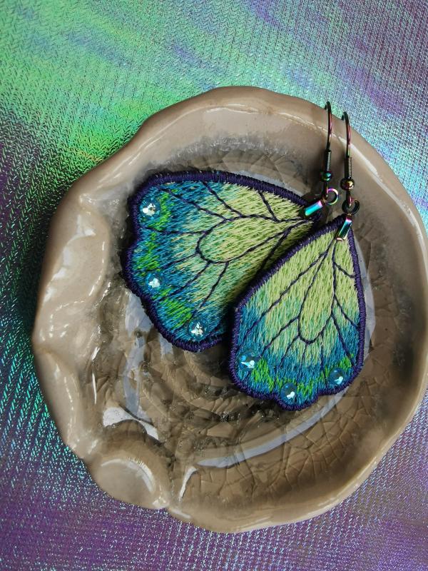 little WINGS ausgefallene Ohrringe leicht FSL gestickt