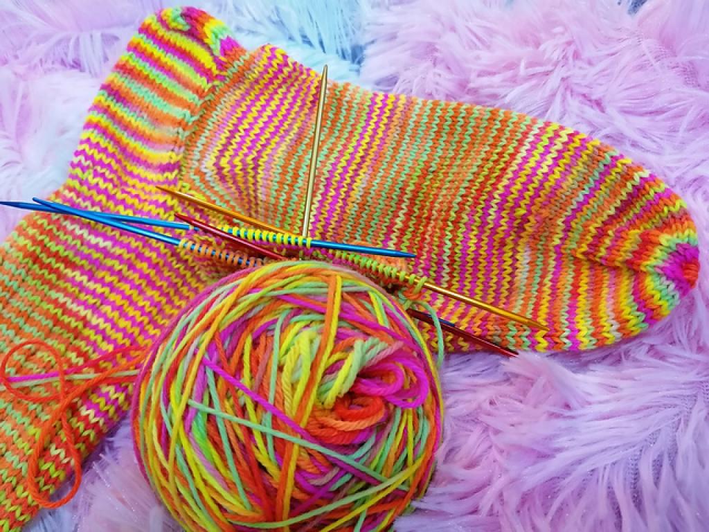 Socken 38/39 UNIKAT handgestrickt kuschelig weich waschbar pink neon gelb orange