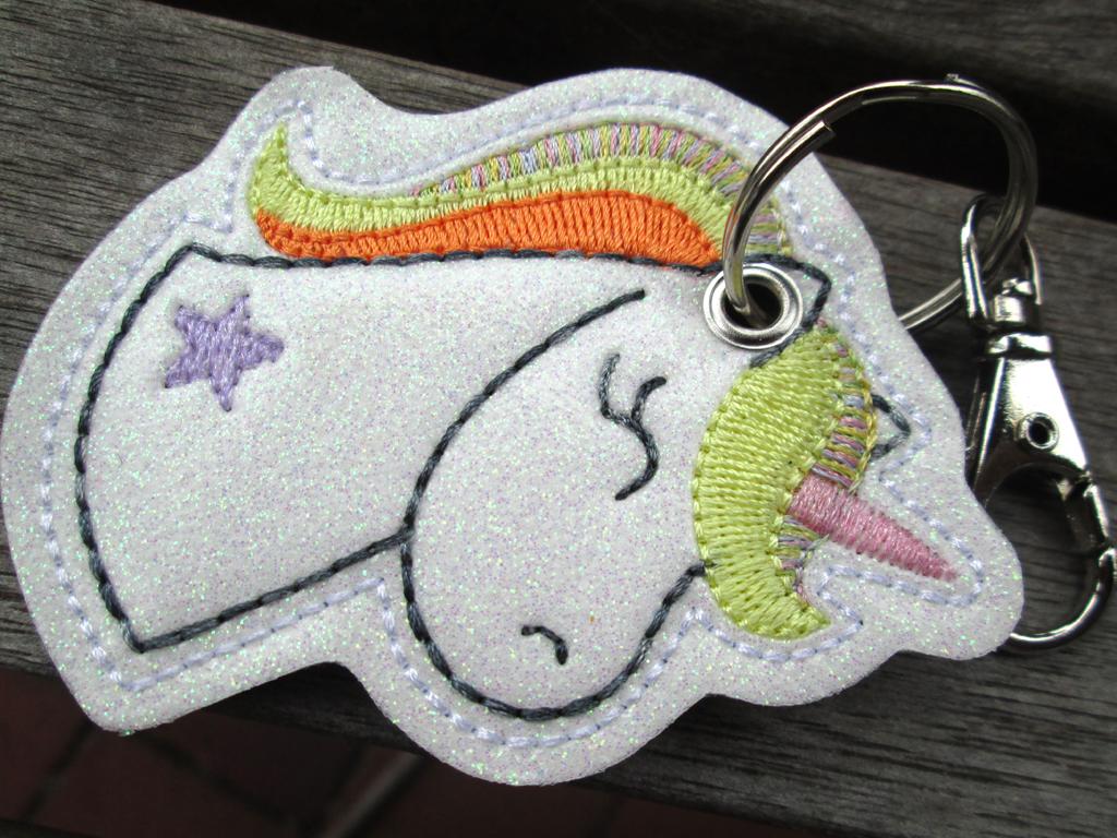 Schlüsselanhänger Regenbogen-Einhorn mit Namen personalisiert