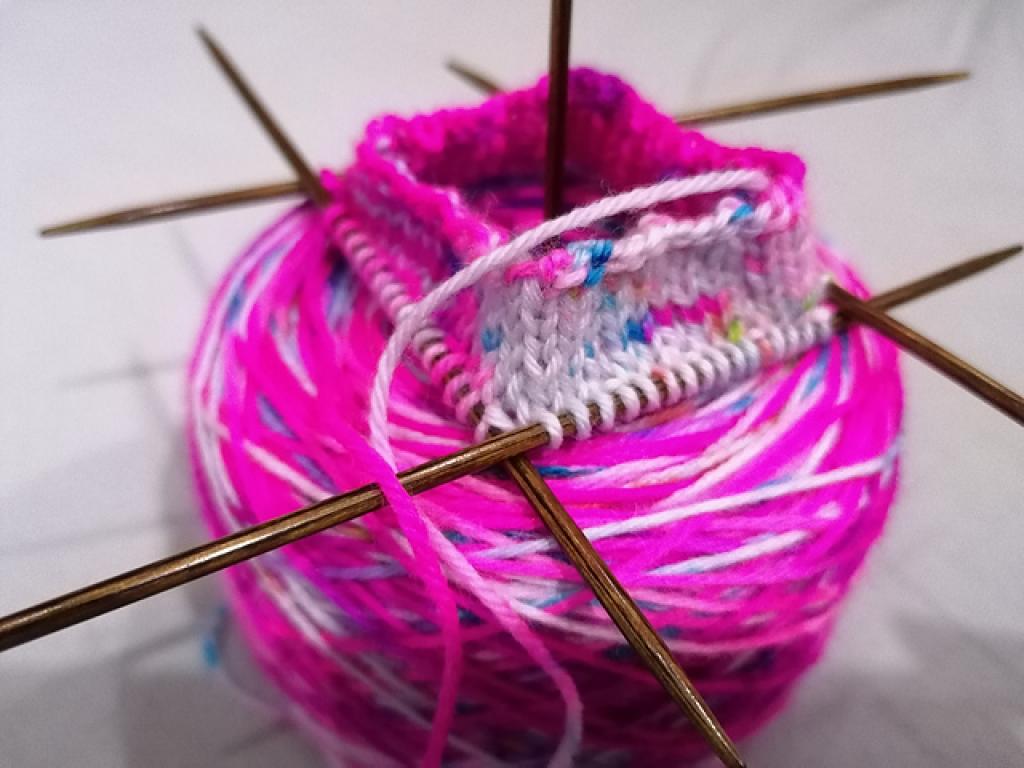 Socken 39/40 UNIKAT handgestrickt megakuschelig weich waschbar pink hellblau